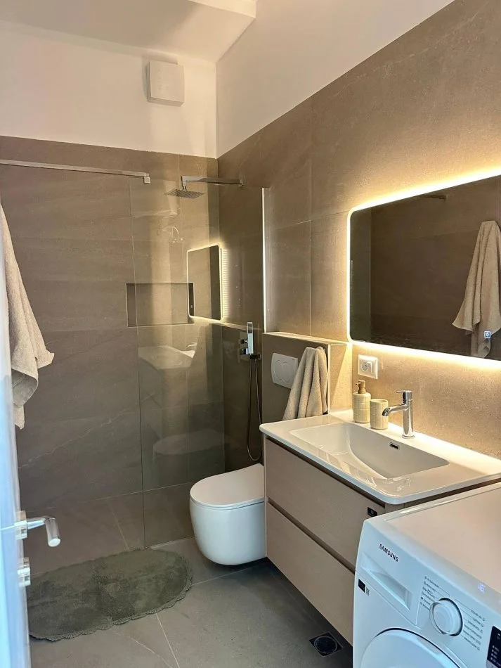 Tirane, jepet me qera apartament 2+1 Kati 1, 60 m² 550 € (Oxhaku)