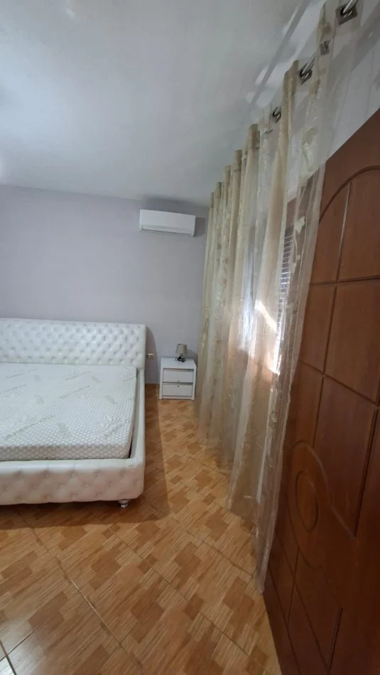 Tirane, jepet me qera apartament 1+1 Kati 3, 105 m² 450 € 