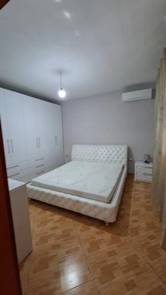 Tirane, jepet me qera apartament 1+1 Kati 3, 105 m² 450 € 