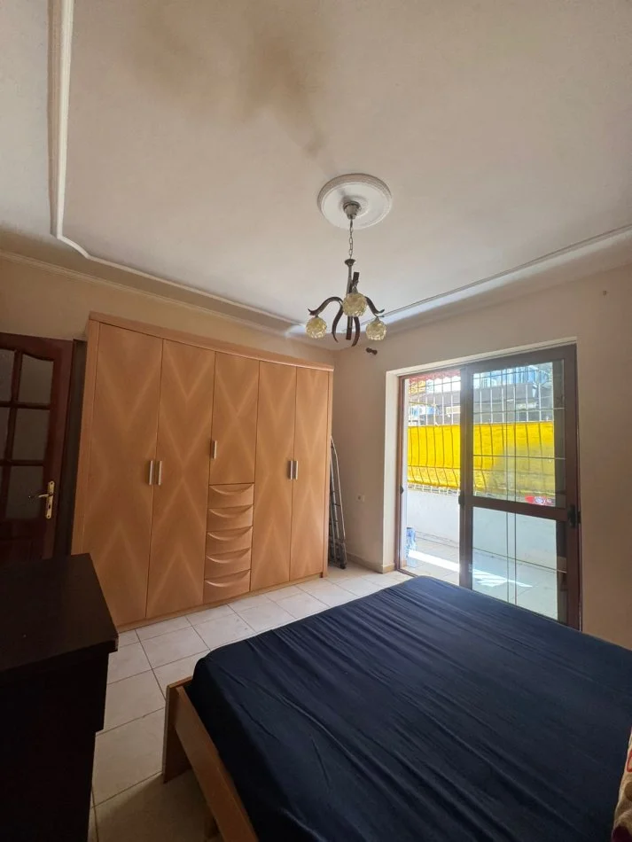 Tirane, jepet me qera apartament 2+1+Aneks+Ballkon Kati 1, 100 m² 720 € 