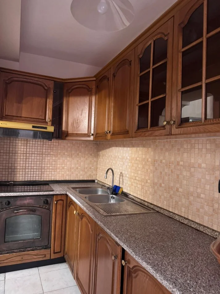 Tirane, jepet me qera apartament 2+1+Aneks+Ballkon Kati 1, 100 m² 720 € 