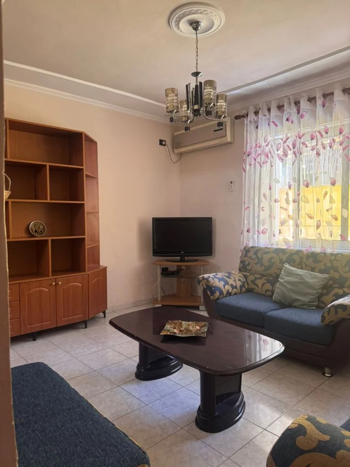 Tirane, jepet me qera apartament 2+1+Aneks+Ballkon Kati 1, 100 m² 720 € 