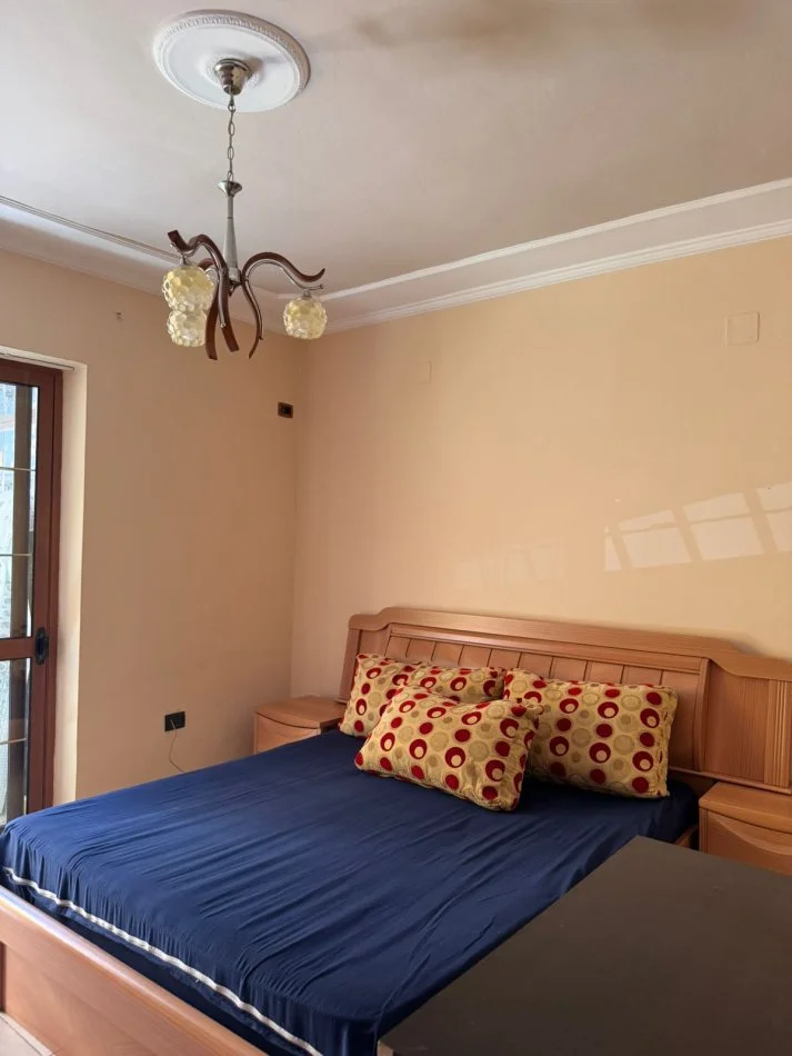 Tirane, jepet me qera apartament 2+1+Aneks+Ballkon Kati 1, 100 m² 720 € 