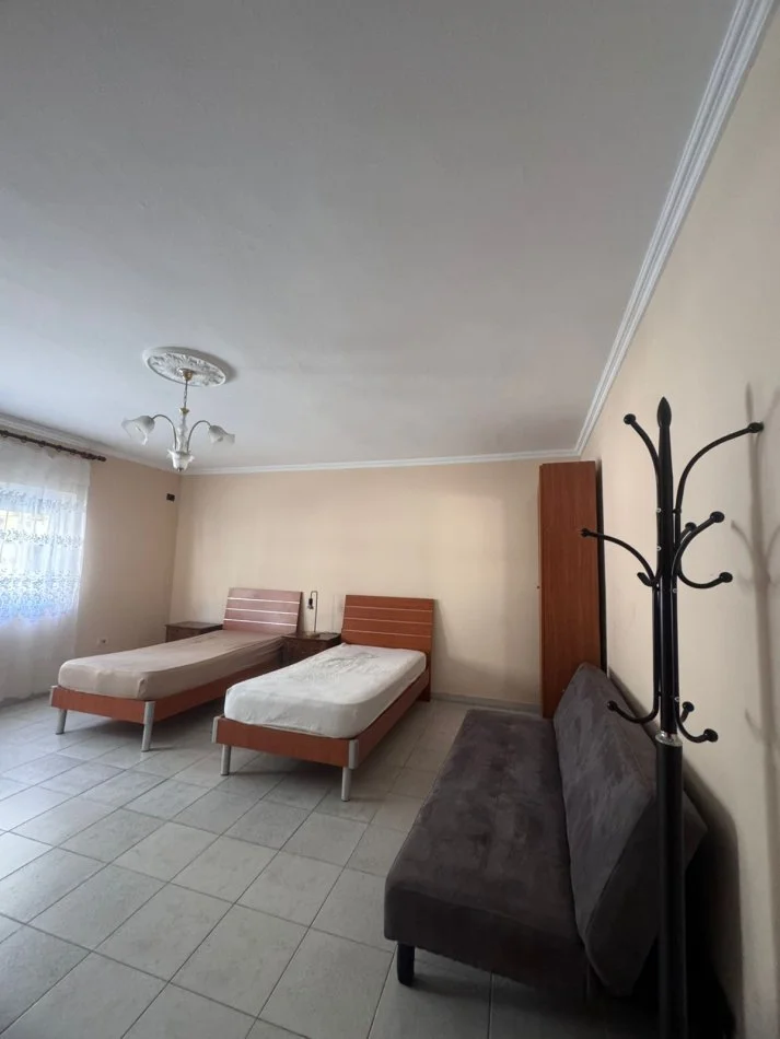 Tirane, jepet me qera apartament 2+1+Aneks+Ballkon Kati 1, 100 m² 720 € 