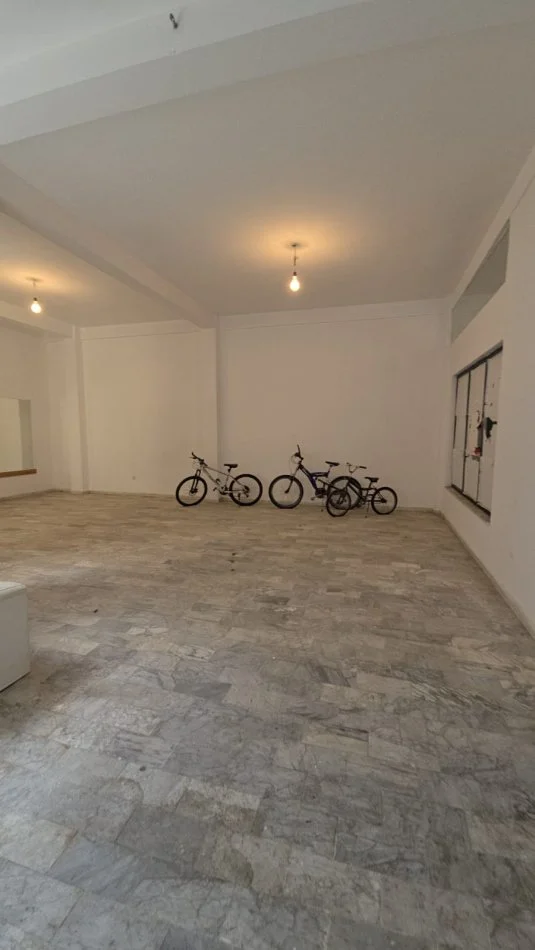 Tirane, jepet me qera ambjent biznesi Kati 0, 70 m² 700 € (rruga e bogdaneve)