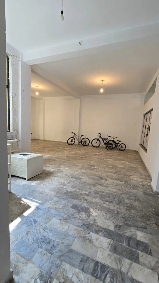 Tirane, jepet me qera ambjent biznesi Kati 0, 70 m² 700 € (rruga e bogdaneve)