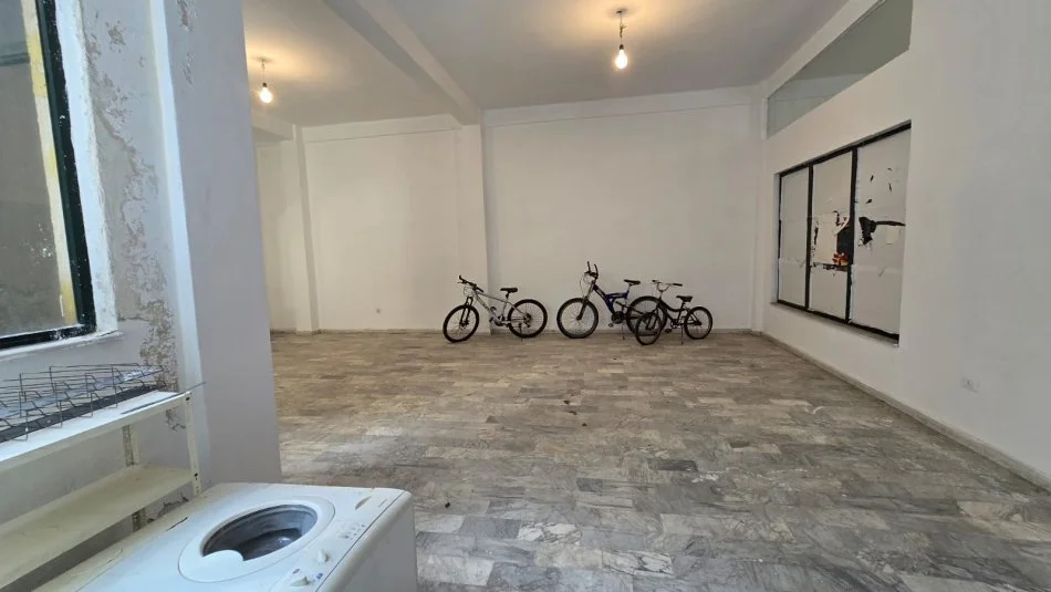 Tirane, jepet me qera ambjent biznesi Kati 0, 70 m² 700 € (rruga e bogdaneve)