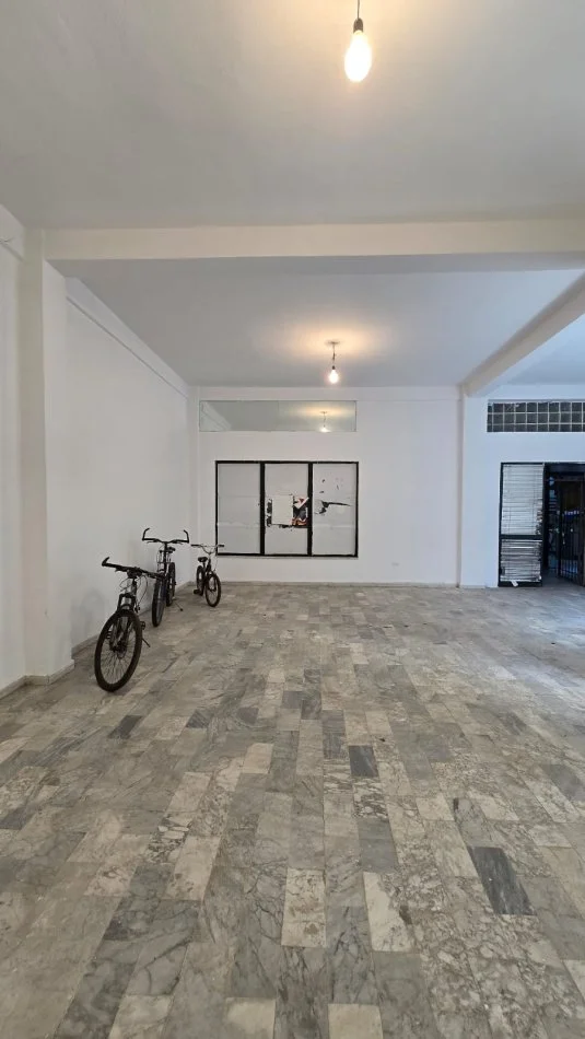 Tirane, jepet me qera ambjent biznesi Kati 0, 70 m² 700 € (rruga e bogdaneve)