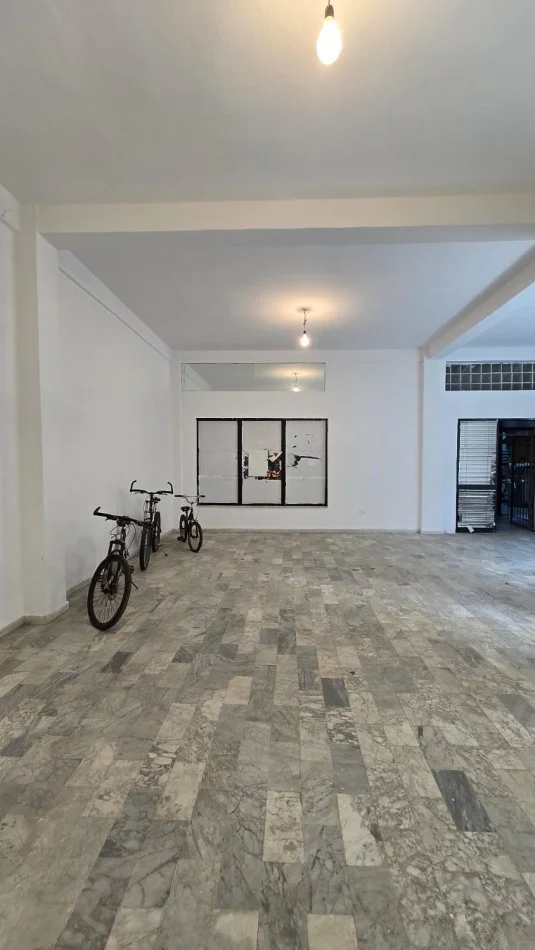 Tirane, jepet me qera ambjent biznesi Kati 0, 70 m² 700 € (rruga e bogdaneve)