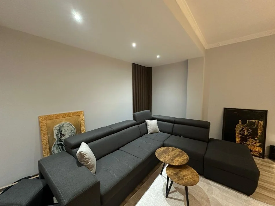 Tirane, jepet me qera apartament 2+1+Ballkon Kati 5, 81 m² 700 € //agjensi