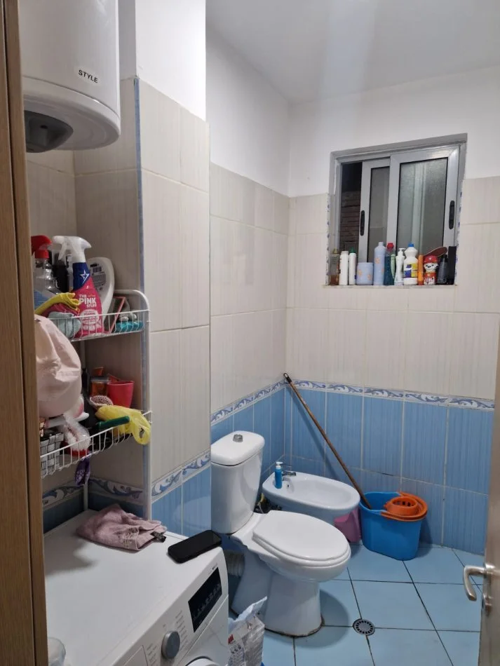 Tirane, jepet me qera apartament 2+1 Kati 1, 77 m² 450 € (Rruga Muhamet Deliu)