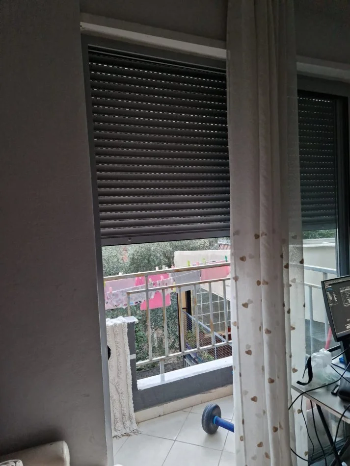Tirane, jepet me qera apartament 2+1 Kati 1, 77 m² 450 € (Rruga Muhamet Deliu)