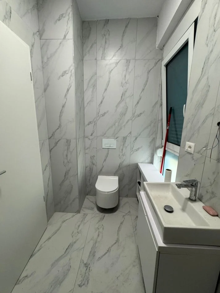 Tirane, jepet me qera apartament 1+1+Ballkon Kati 2, (Rezidenca Oxa, Fresk)