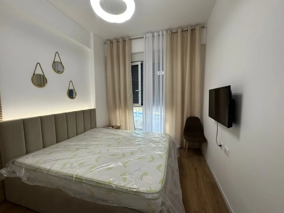 Tirane, jepet me qera apartament 1+1+Ballkon Kati 2, (Rezidenca Oxa, Fresk)