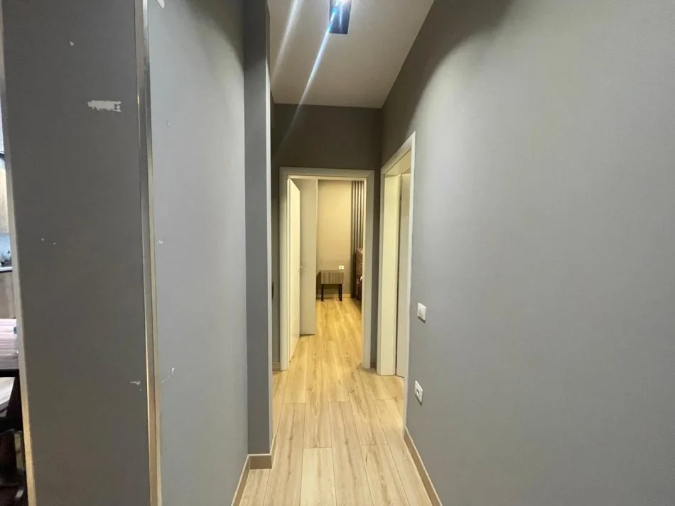 Tirane, jepet me qera apartament 2+1 Kati 8, 100 m² 650 € Kompleksi Golden Park, perballe Spitalit Amerikan 3