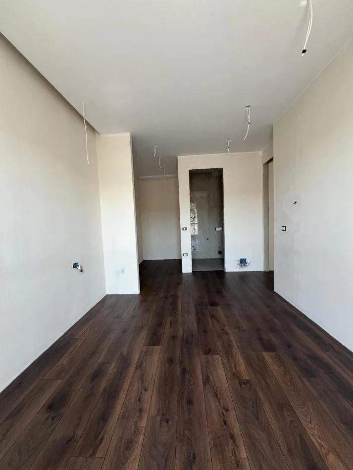 Tirane, jepet me qera apartament 2+1 Kati 9, 95 m² (Komuna e Parisit)