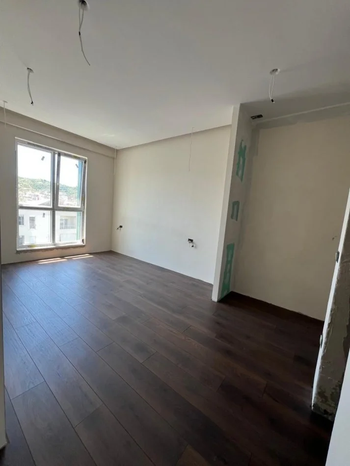 Tirane, jepet me qera apartament 2+1 Kati 9, 95 m² (Komuna e Parisit)