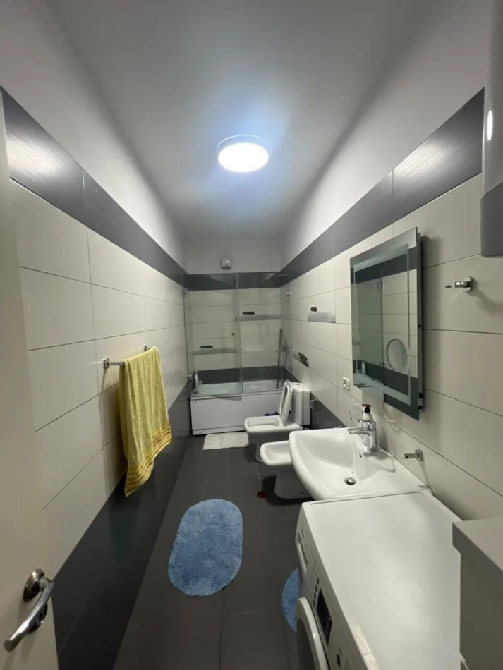 Shqiperi, jepet me qera apartament 2+1+Ballkon Kati 10, 93 m² 800 € 