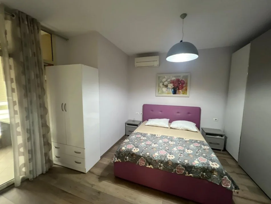 Shqiperi, jepet me qera apartament 2+1+Ballkon Kati 10, 93 m² 800 € 