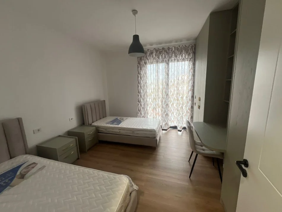 Tirane, jepet me qera 2+1+Ballkon Kati 3, 800 € 