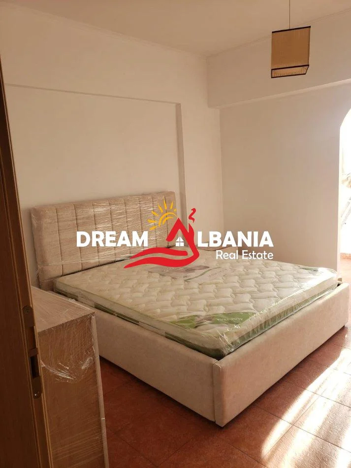 Tirane, jepet me qera 2+1 , 100 m² 650 € (te Komuna Parisit prane KIKA 2)