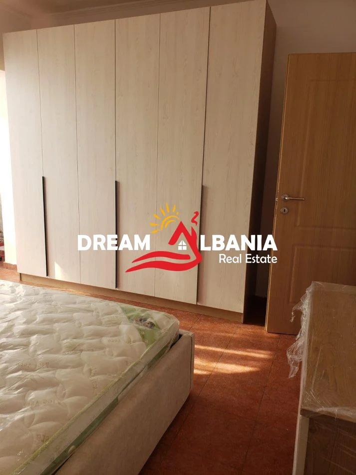Tirane, jepet me qera 2+1 , 100 m² 650 € (te Komuna Parisit prane KIKA 2)