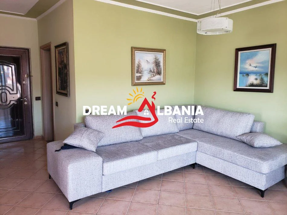 Tirane, jepet me qera 2+1 , 100 m² 650 € (te Komuna Parisit prane KIKA 2)