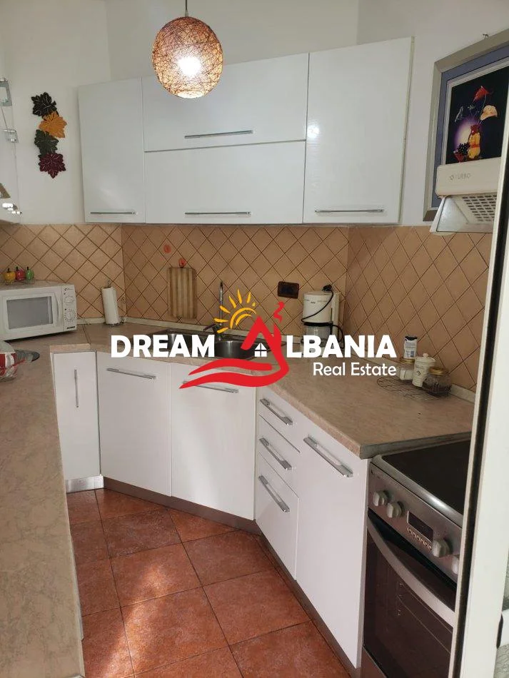 Tirane, jepet me qera 2+1 , 100 m² 650 € (te Komuna Parisit prane KIKA 2)