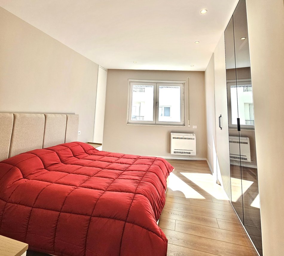 Shtepi me qera Apartament ne Tirane, 2+1, Ambienti E mobiluar, Pagesa 1,300 Euro.