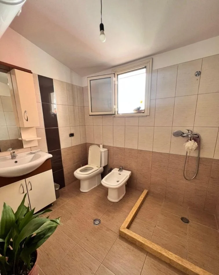 Tirane, jepet me qera apartament 2+1+Ballkon Kati 3, 96 m² 500 € 