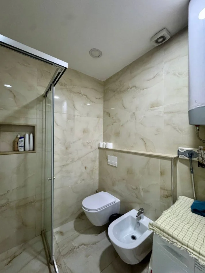 Tirane, jepet me qera apartament 1+1 Kati 4, 65 m² (Blloku, ID: 530581007-60)