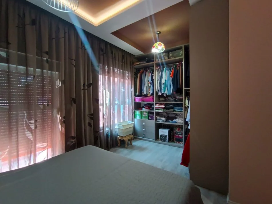 Tirane, shitet apartament 2+1+Ballkon Kati 4, 102 m² 200.000 € (Ali Demi)