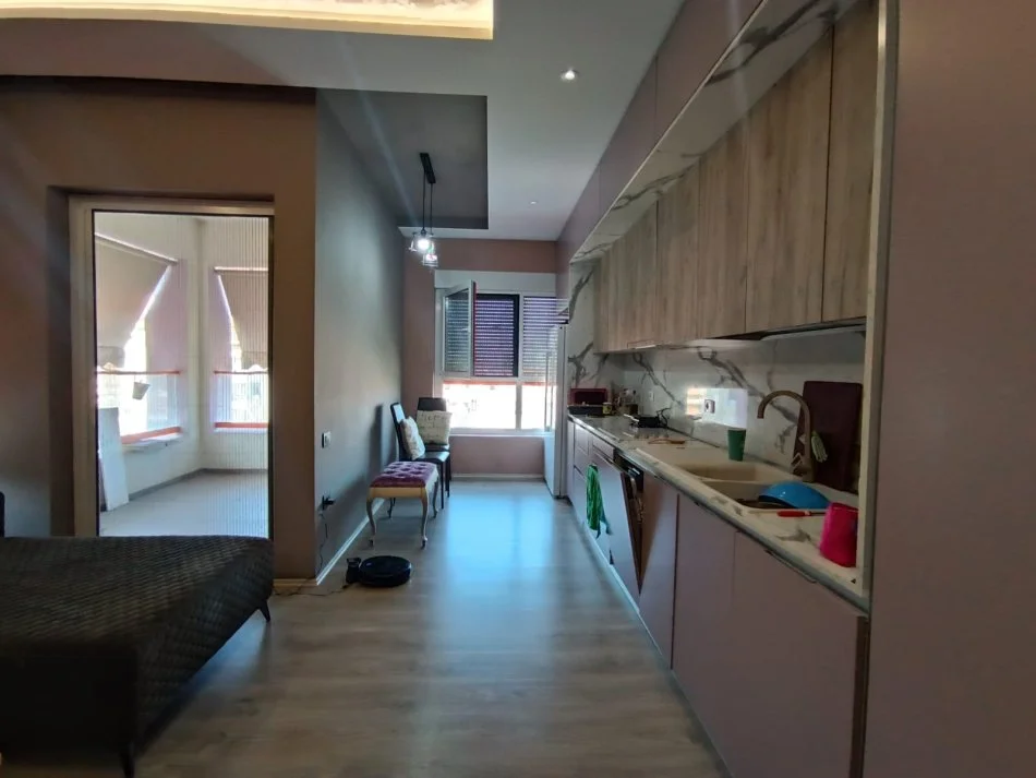 Tirane, shitet apartament 2+1+Ballkon Kati 4, 102 m² 200.000 € (Ali Demi)