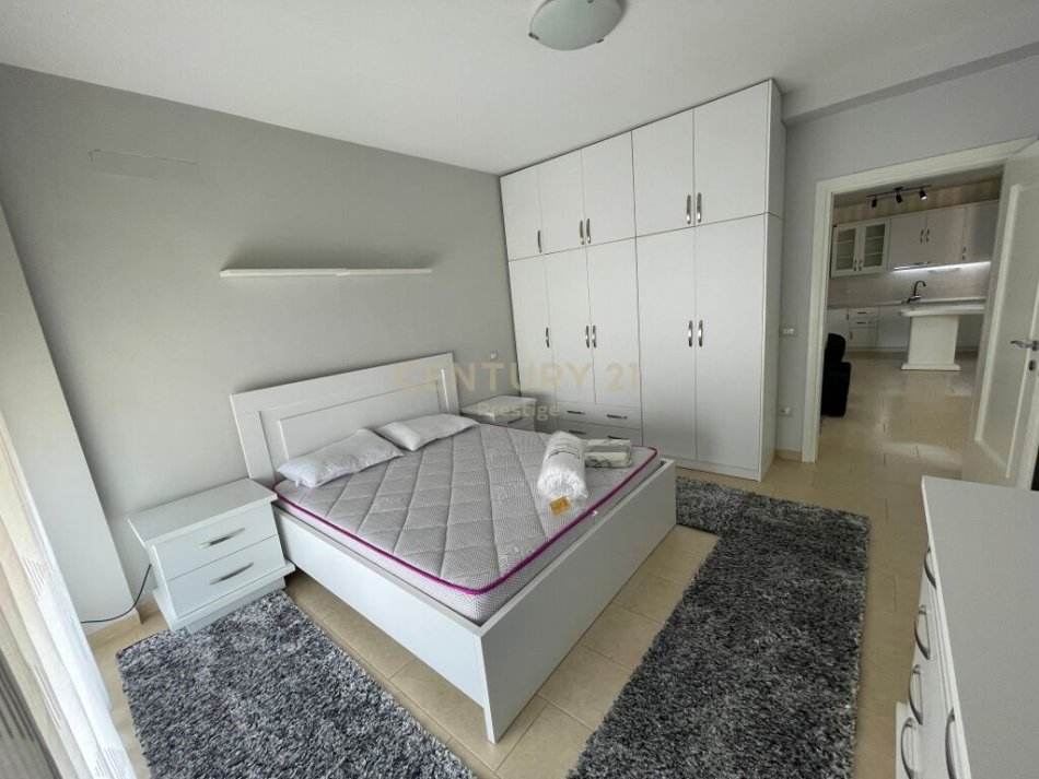 Tirane, jepet me qera apartament 2+1+Ballkon Kati 6, 120 m² 800 € (Lion Park Residence)