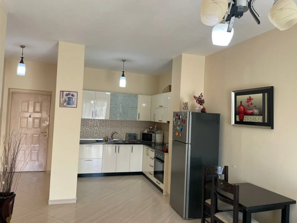 Tirane, jepet me qera apartament 1+1+Ballkon Kati 3, 67 m² 310 € (RRUGA ALI SHEFQETI, NEWS24, SHKOZE)