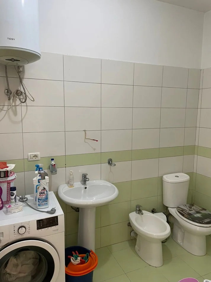 Tirane, jepet me qera apartament 1+1+Ballkon Kati 3, 67 m² 310 € (RRUGA ALI SHEFQETI, NEWS24, SHKOZE)