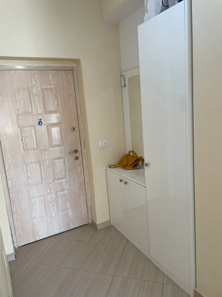 Tirane, jepet me qera apartament 1+1+Ballkon Kati 3, 67 m² 310 € (RRUGA ALI SHEFQETI, NEWS24, SHKOZE)