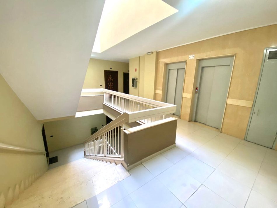 Me Qera : 3+1+2wc📍Brryl (Buze Lanes) - 700€- S.170m² - Kt.12 || Kuzhine me vete✨️