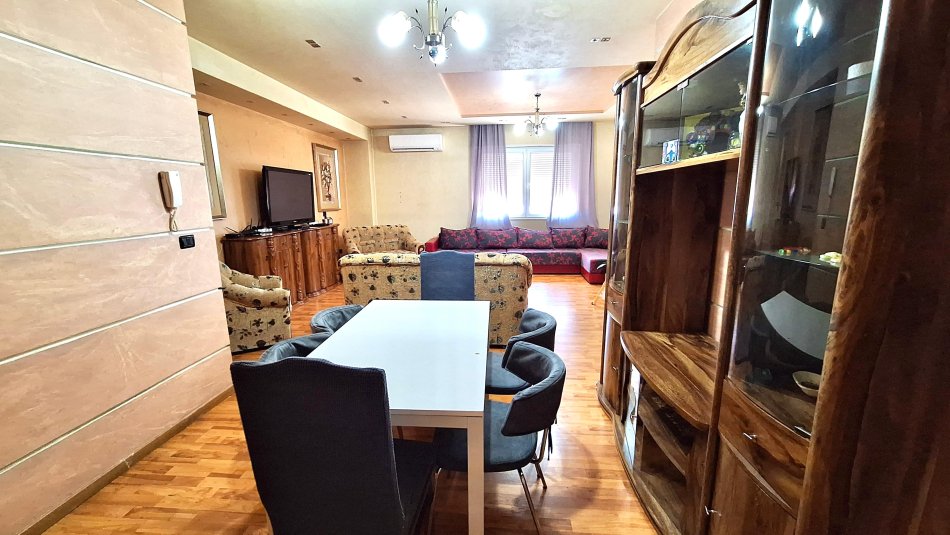 Me Qera : 3+1+2wc📍Brryl (Buze Lanes) - 700€- S.170m² - Kt.12 || Kuzhine me vete✨️