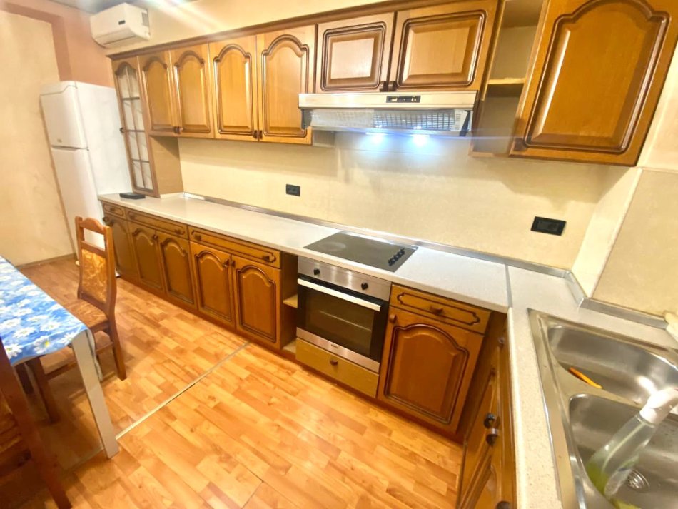 Me Qera : 3+1+2wc📍Brryl (Buze Lanes) - 700€- S.170m² - Kt.12 || Kuzhine me vete✨️
