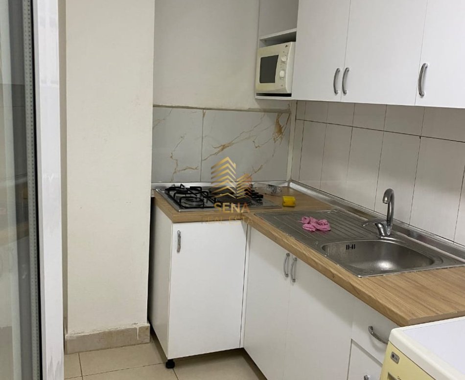 Tirane, jepet me qera garsonier 1+1 Kati 0, 50 m² 200 € (Rruga Shefqet Kuka)