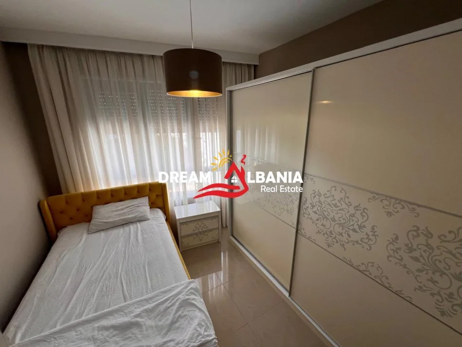 Tirane, jepet me qera apartament 2+1 , 100 m² 750 € (me qera tek 21 Dhjetori prane Mondial)