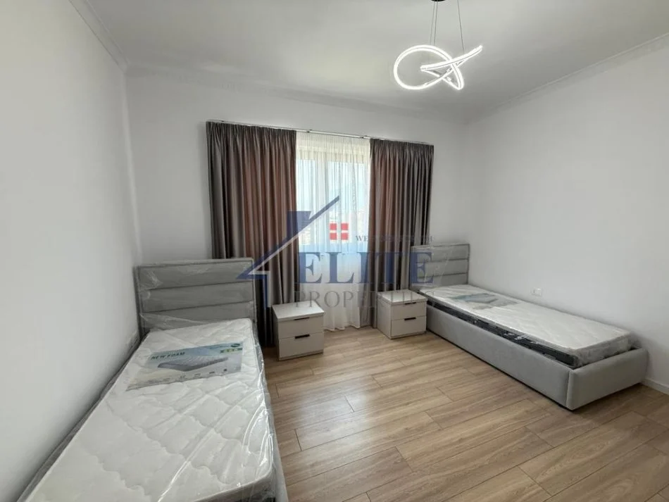 Tirane, jepet me qera apartament 2+1+Ballkon Kati 6, 117 m² 800 € 