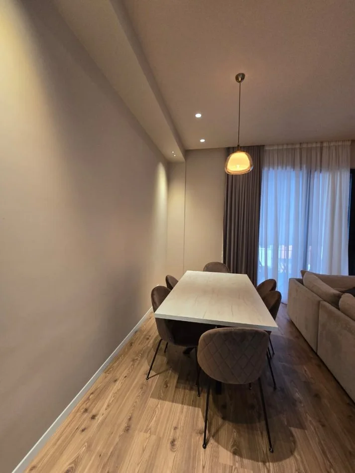 Tirane, jepet me qera apartament 2+1+Ballkon , 90 m² 1.200 € (Kompleksi Delijorgji)