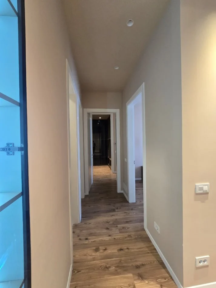 Tirane, jepet me qera apartament 2+1+Ballkon , 90 m² 1.200 € (Kompleksi Delijorgji)