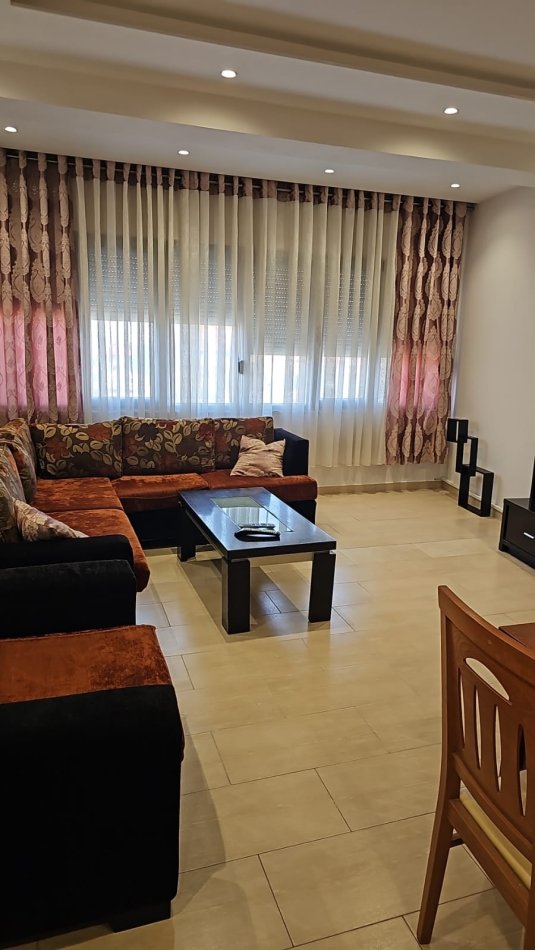 Tirane, jap me qera apartament 2+1+Ballkon Kati 4, 100 m² 550 € (Rruga Teodor Keko)