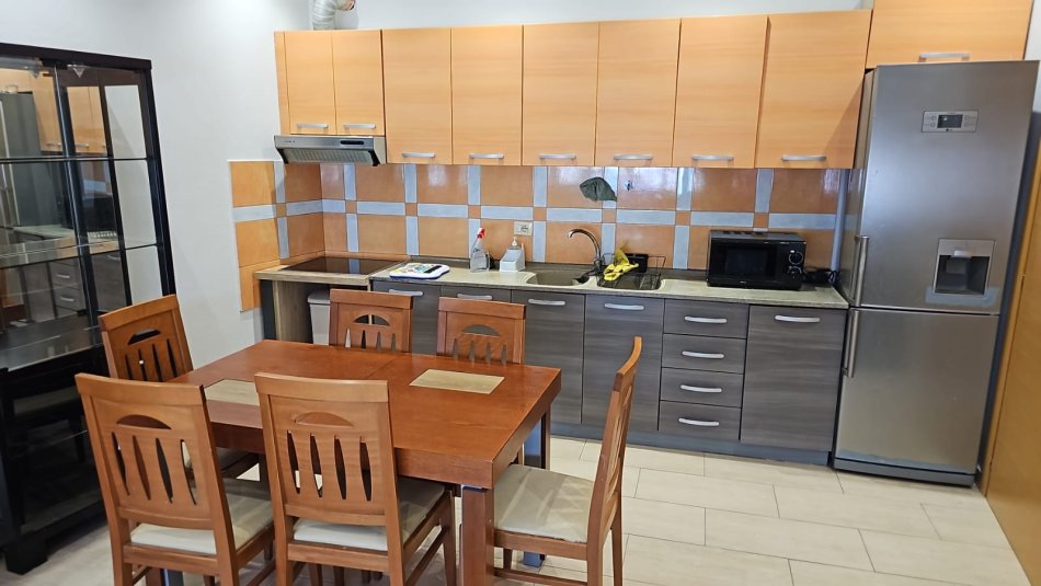 Tirane, jap me qera apartament 2+1+Ballkon Kati 4, 100 m² 550 € (Rruga Teodor Keko)