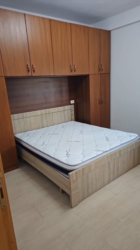 Tirane, jap me qera apartament 2+1+Ballkon Kati 4, 100 m² 550 € (Rruga Teodor Keko)