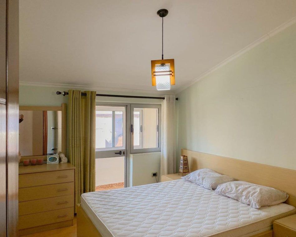 Tirane, jepet me qera apartament 2+1+Ballkon Kati 4, 113 m² 700 € (Afer Vasil Shanto)