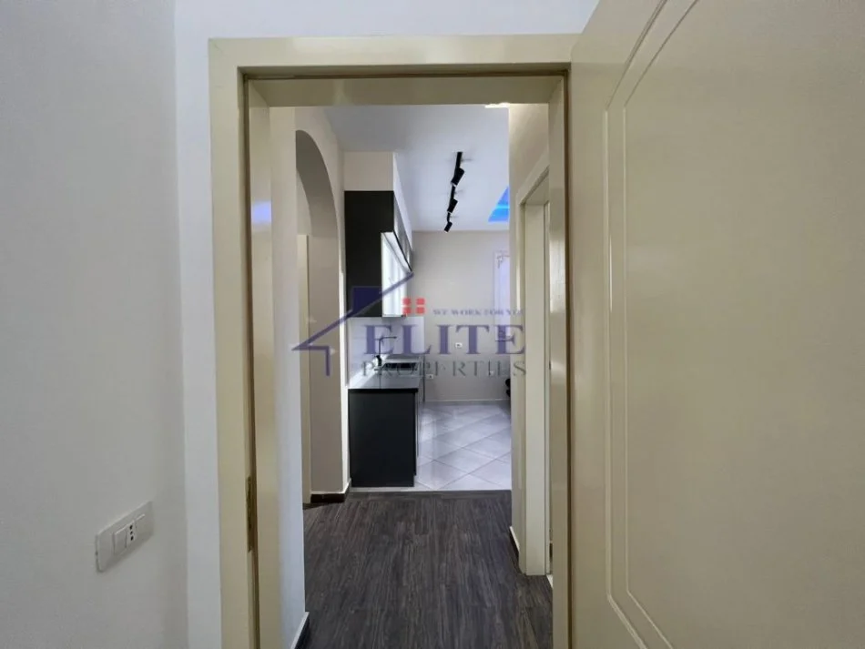 Tirane, jepet me qera apartament 2+1+Ballkon Kati 2, 90 m² 700 € 